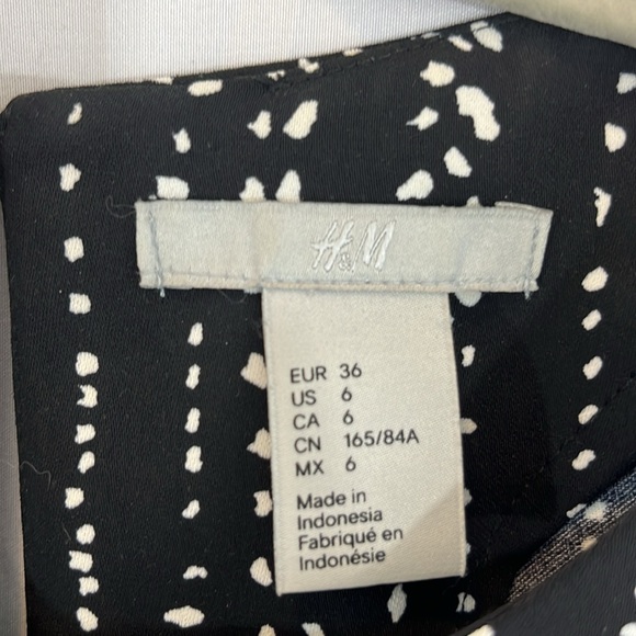 Like New H&M Women’s Long Sleeve Sheath Dress in Black and White Size 36/6 - Picture 5 of 8
